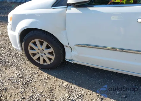 2014 Chrysler Town & Country Touring z USA, uszkodzony, nr VIN 2C4RC1BGXER247084